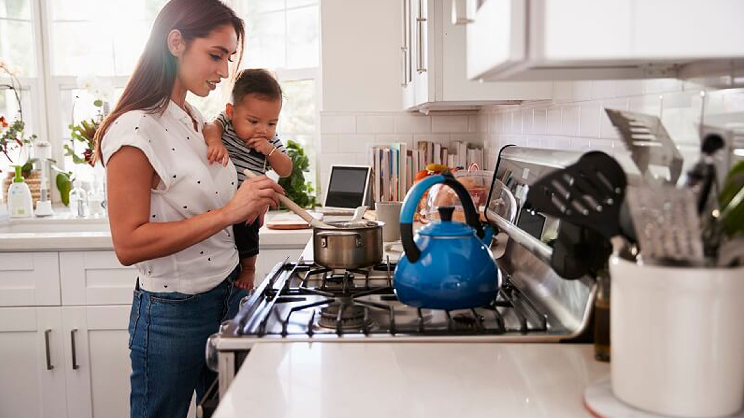 Kitchen Design Built for the Busy Mom - Vadara Quartz Surfaces